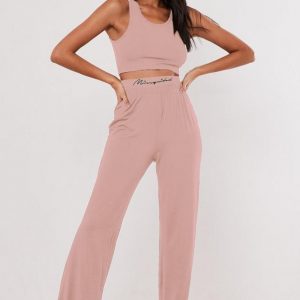 Ensemble pyjama rose à encolure dégagée Missguided